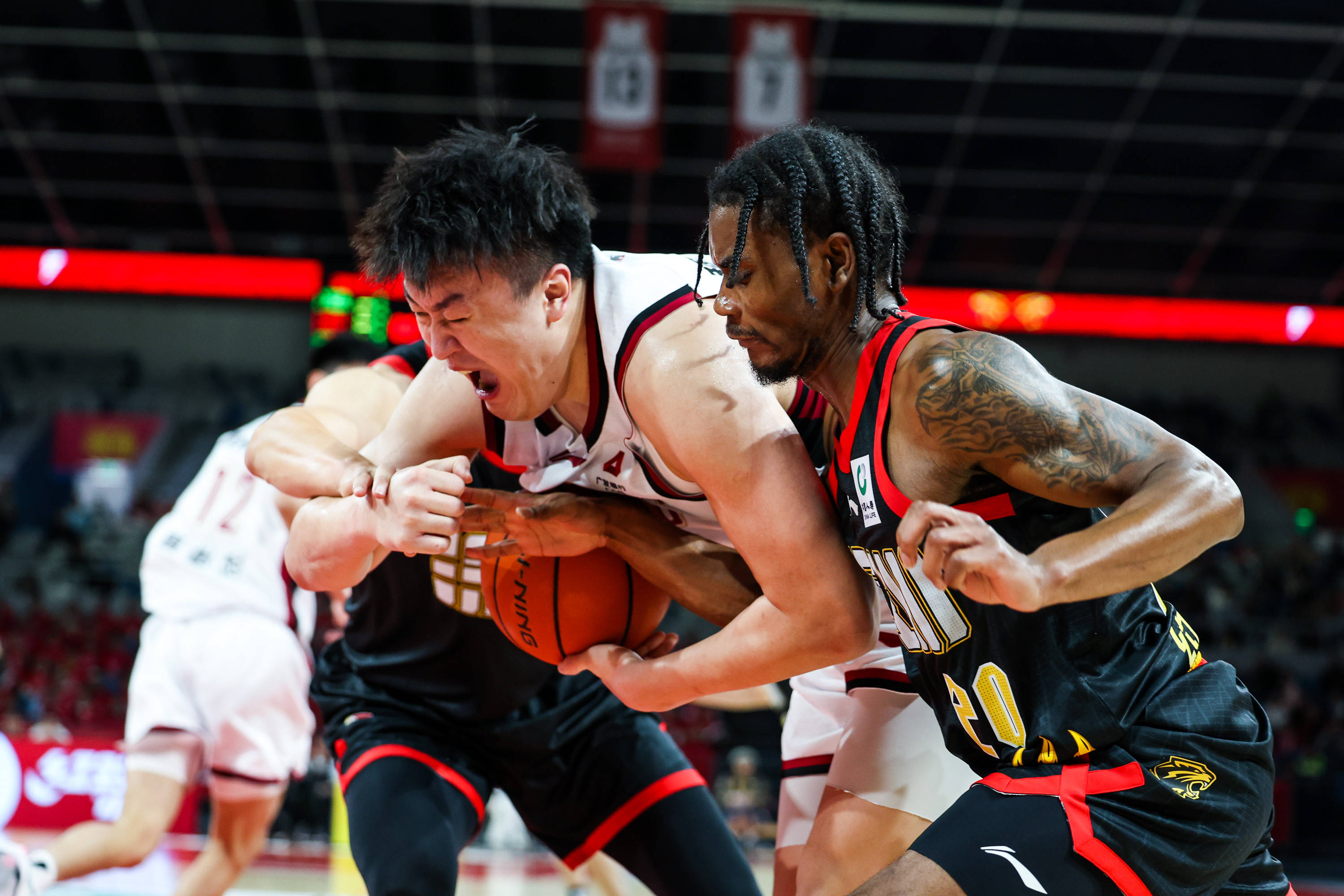 九游官网-新疆广汇防线松动备战CBA季后赛风云突变AC米兰今晨外线爆发，纽卡斯尔围绕足总杯遗憾出局看傻球迷