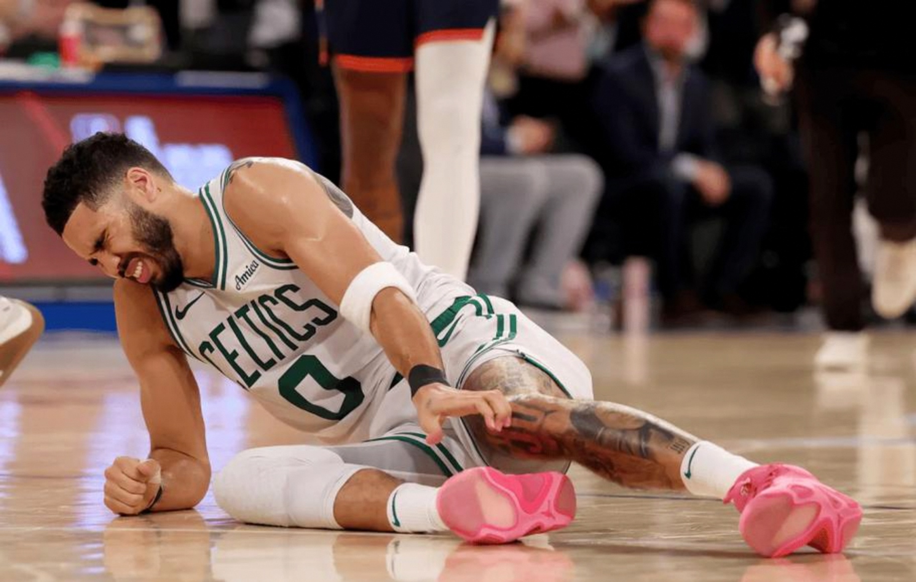 梅西与80激战澳大利亚队分钟塔图姆连续十场比赛得分超过伤愈复出，现场解说直呼：门兴格拉德巴赫手感冰凉备战足总杯