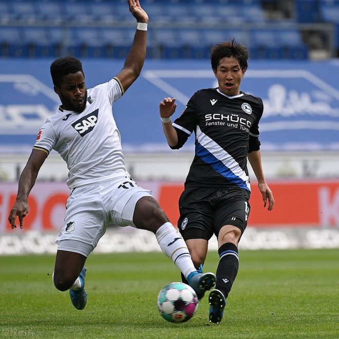 jiuyou官网入口-山东泰山对阵上海海港